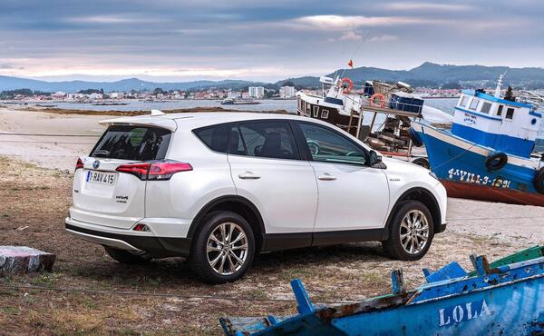 عکس ماشین toyota rav4