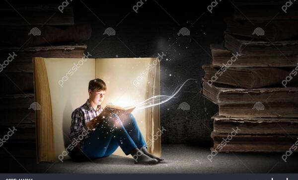 عکس درحال خواندن کتاب
