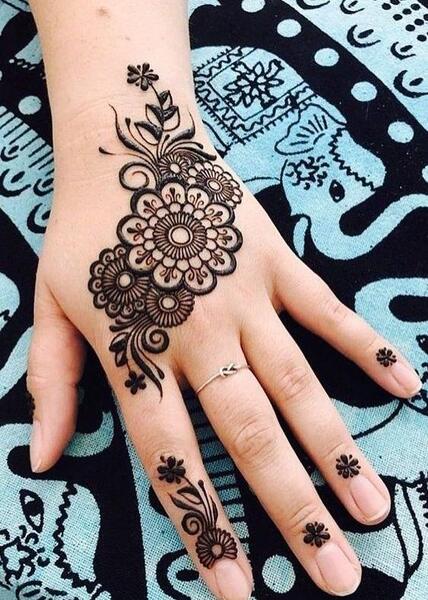 عکس حنا روی دست اسان