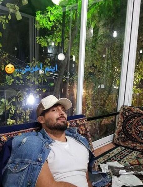 عکس دانیال عبادی با خانواده اش