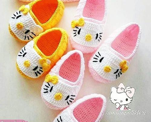 عکس کفش بافتنی نوزاد دخترانه