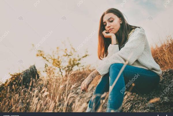دانلود عکس دختر تنها و غمگین
