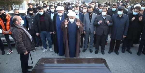 عکس مادر علی انصاریان سر خاک
