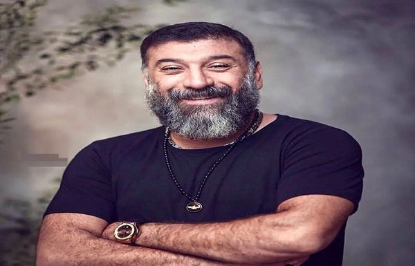 عکس مادر علی انصاریان سر خاک