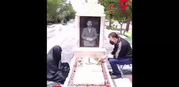 عکس مادر علی انصاریان سر خاک
