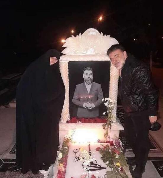 عکس مادر علی انصاریان سر خاک