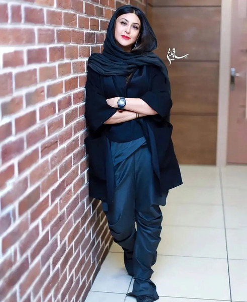 عکس بدون روسری آزاده صمدی