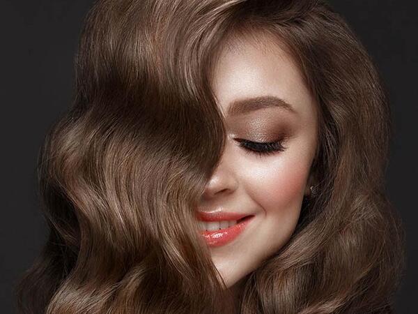 عکس رنگ مو فندقی متوسط