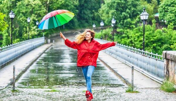 عکس عاشقانه دونفره بارانی