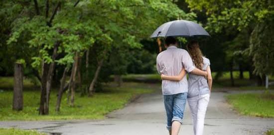 عکس عاشقانه دونفره بارانی