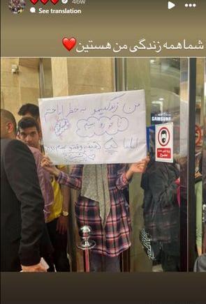 عکسی از خانواده ی گلزار همراه با نوعروسان در فضای مجازی منتشر شده است