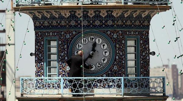 عکس ساعت آفتابی حرم امام رضا