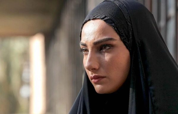 عکس محیا دهقانی و مادرش