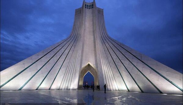 عکس میدان آزادی تهران با کیفیت بالا