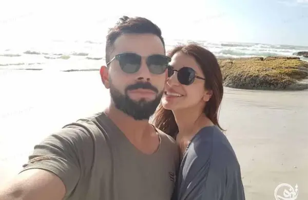 ژست عکس دونفره کنار دریا ایرانی