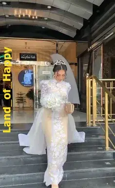 عکس زلیخا با لباس عروس