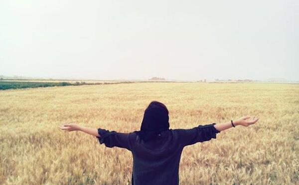 ژست عکس دخترانه در گندم زار