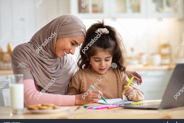 عکس نقاشی دختر با حجاب کودکانه