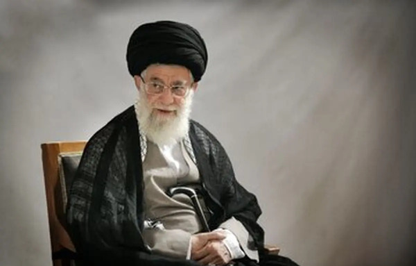 عکس رهبر همراه سردار سلیمانی