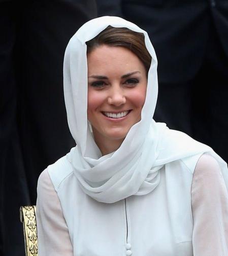 عکس با حجاب ملکه انگلیس