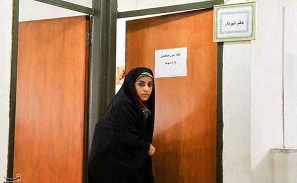 عکس دختر بلوچ با لباس محلی