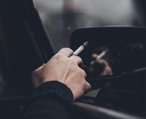 عکس پروفایل پسرانه با سیگار
