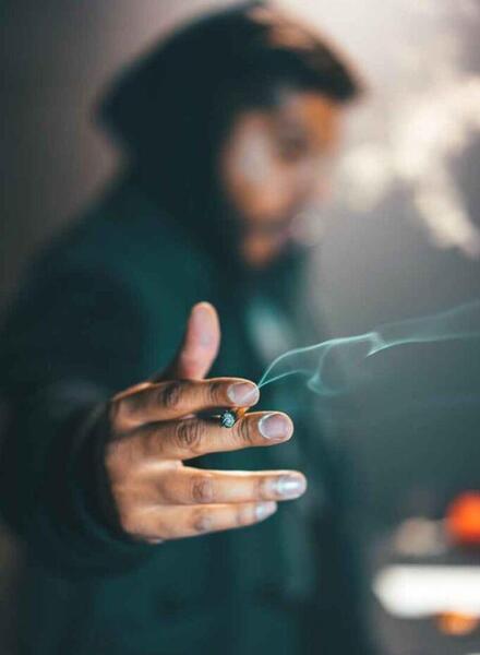 عکس پروفایل پسرانه با سیگار
