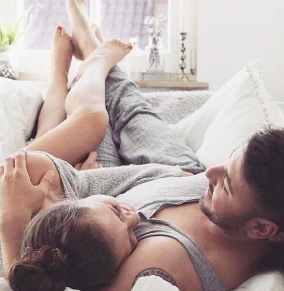 عکس عاشقانه رو هم خوابیدن