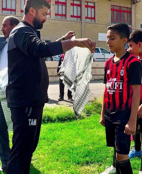 عکس تام در سریال پسران برتر از گل