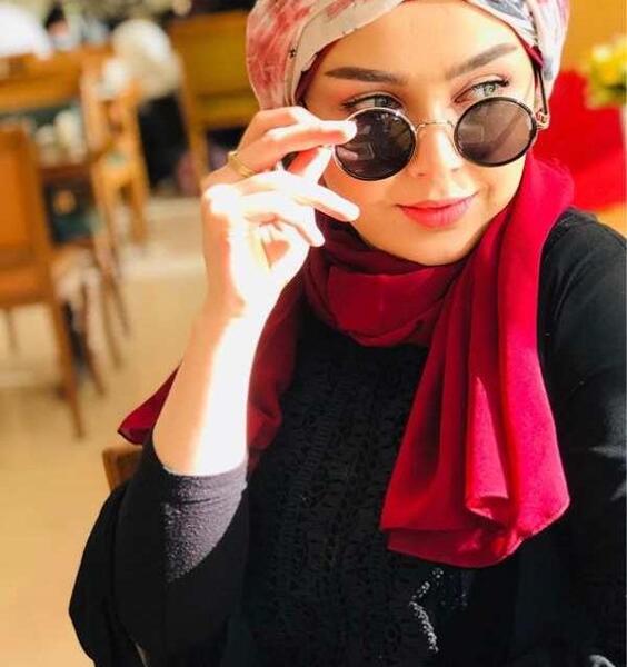 عکس دختر شیک با عینک دودی