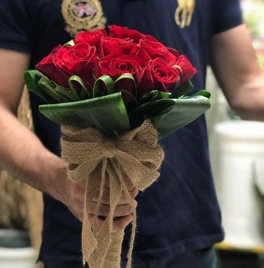 عکس گل در دست