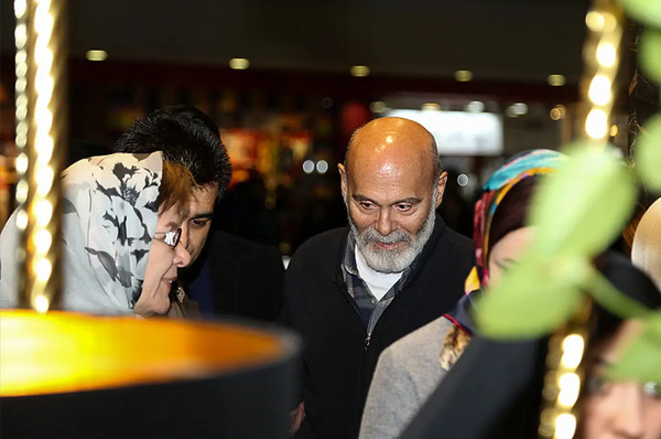 عکس آزاده زارعی با جمشید هاشم پور
