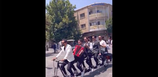 عکس دوچرخه چهار نفره