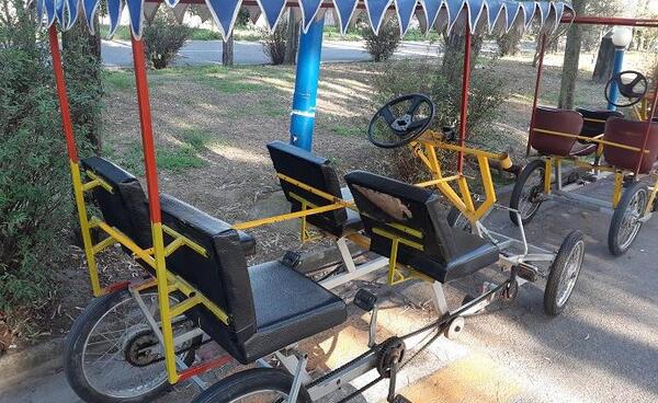 عکس دوچرخه چهار نفره