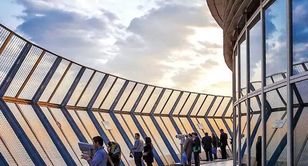 عکس صاحب برج میلاد تهران