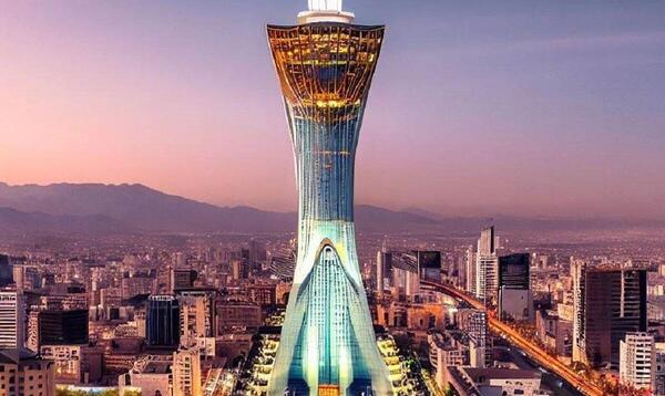عکس صاحب برج میلاد تهران