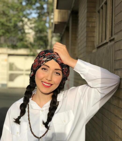 عکس رضا خرسند در نیسان آبی
