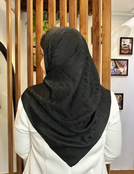 عکس روسری مشکی ساده