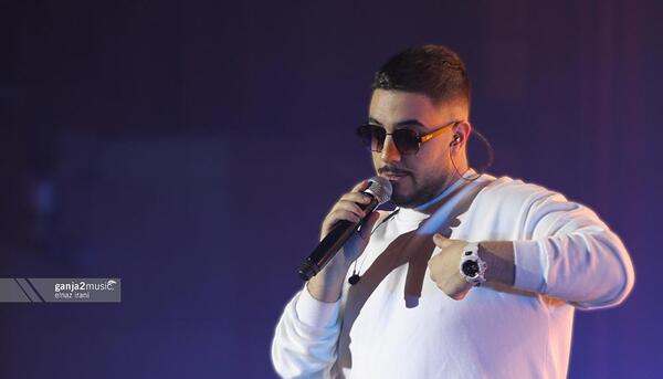 عکس آرون افشار در کنسرت