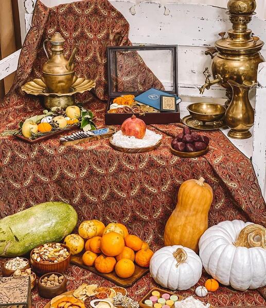 عکس ایده تزیین کرسی شب یلدا