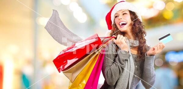 عکس دختر در حال خرید