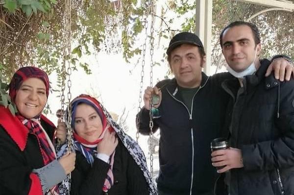 عکس ندا قاسمی در کلبه ای در مه