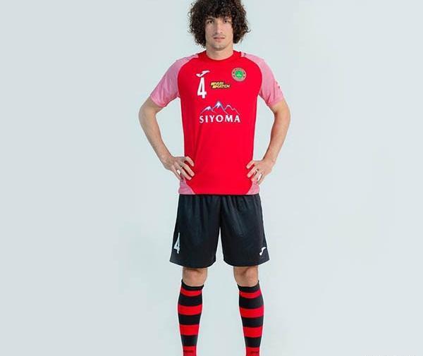 عکس پیراهن قهرمانی استقلال