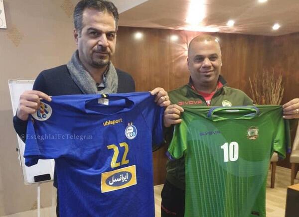 عکس پیراهن قهرمانی استقلال