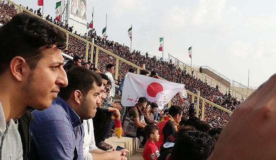 عکس پرچم ژاپن در ورزشگاه آزادی