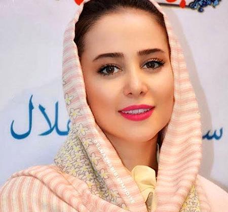 عکس الناز حبیبی در خارج از کشور
