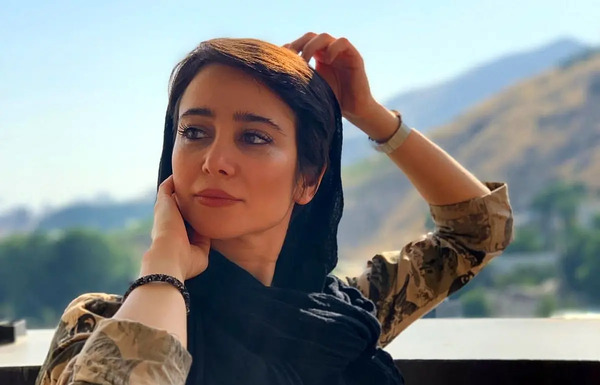 عکس الناز حبیبی در خارج از کشور