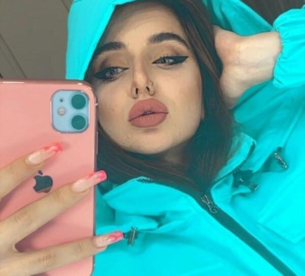 عکس نیکا فلاحی در سروش