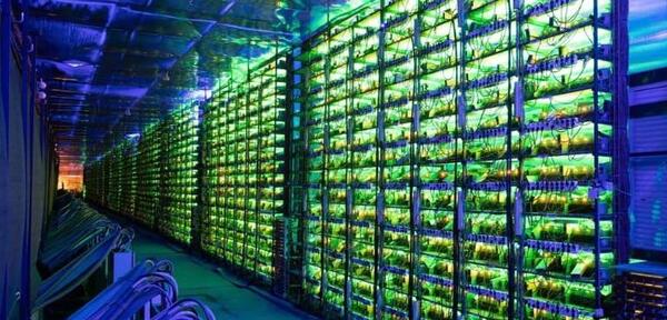 عکس دستگاه ماینر بیت کوین قیمت