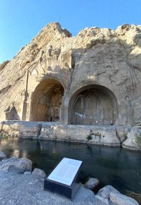 عکس نزدیک از طاق بستان